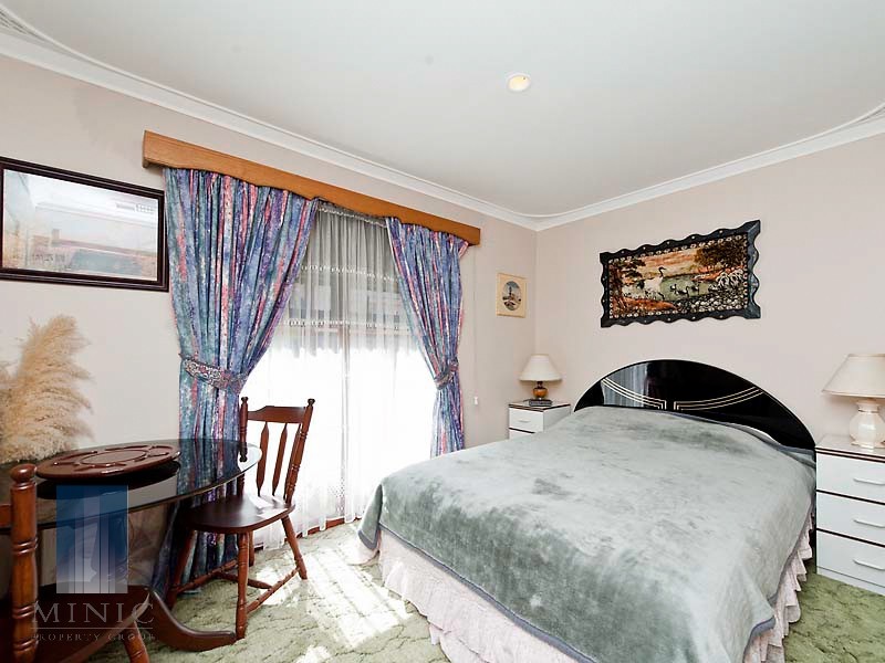 43 Glyndebourne Avenue, Thornlie WA 6108