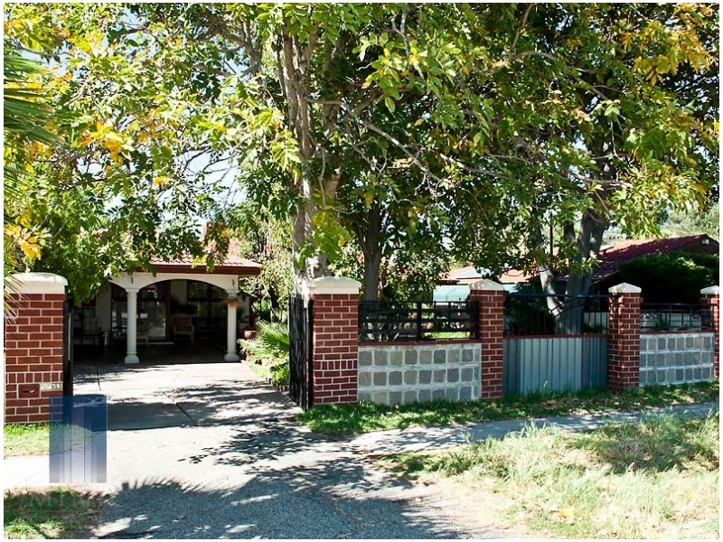 43 Glyndebourne Avenue, Thornlie WA 6108