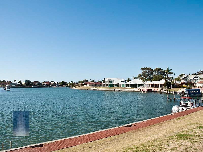 16/1 Waterside Drive, Dudley Park WA 6210