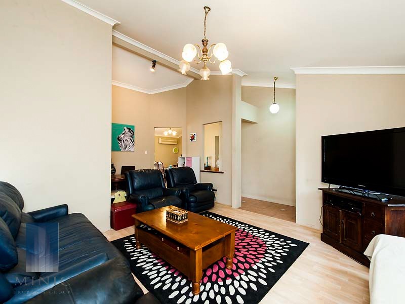 9 Hybanthus Road, Riverton WA 6148