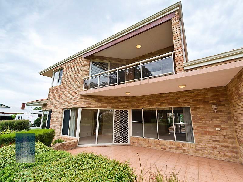 24 Irian Grove, Riverton WA 6148