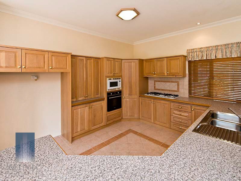 24 Irian Grove, Riverton WA 6148