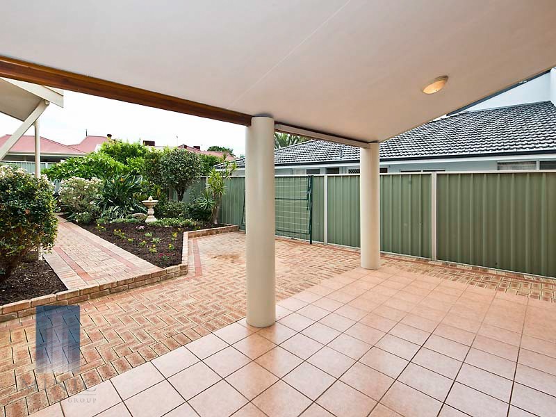 24 Irian Grove, Riverton WA 6148