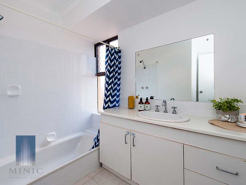 4 Lauri Court, Parkwood WA 6147