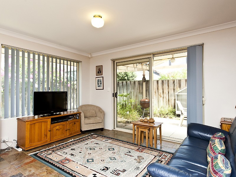 19 Old Lake Grove, Wilson WA 6107