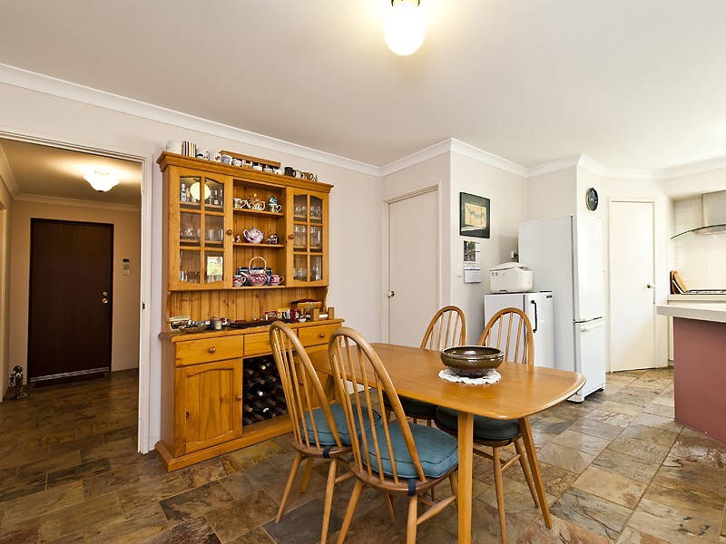 19 Old Lake Grove, Wilson WA 6107