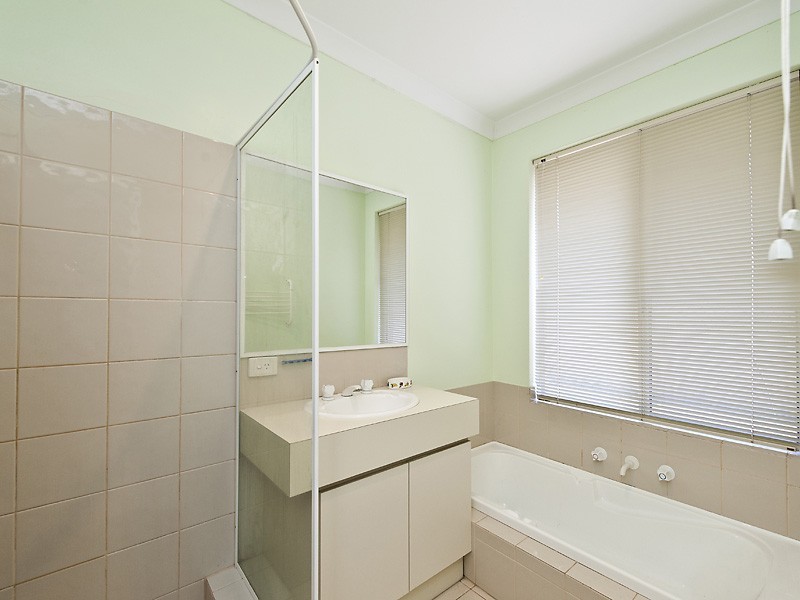 19 Old Lake Grove, Wilson WA 6107