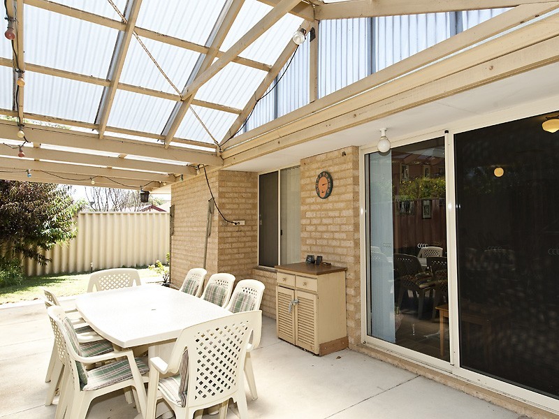 19 Old Lake Grove, Wilson WA 6107