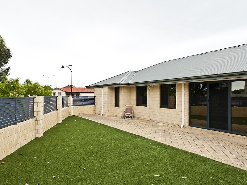 22 Mosman Loop, Success WA 6164