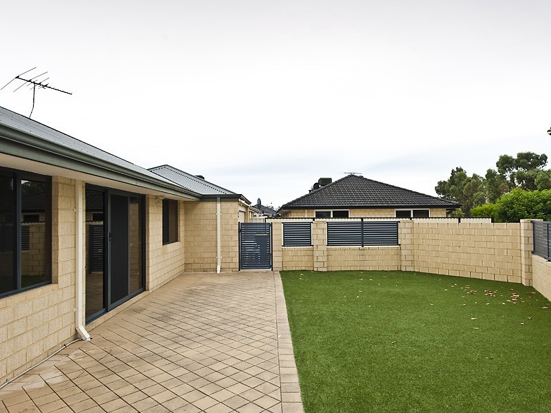 22 Mosman Loop, Success WA 6164