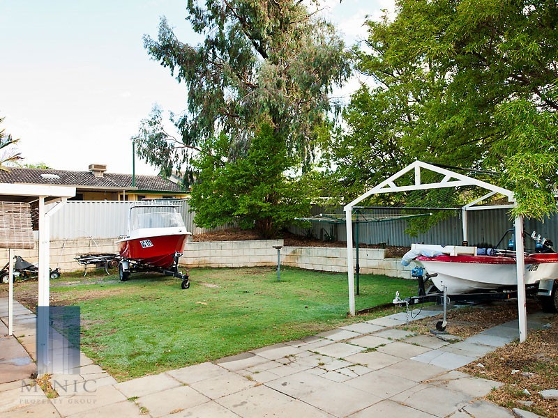 72 Lester Drive, Thornlie WA 6108