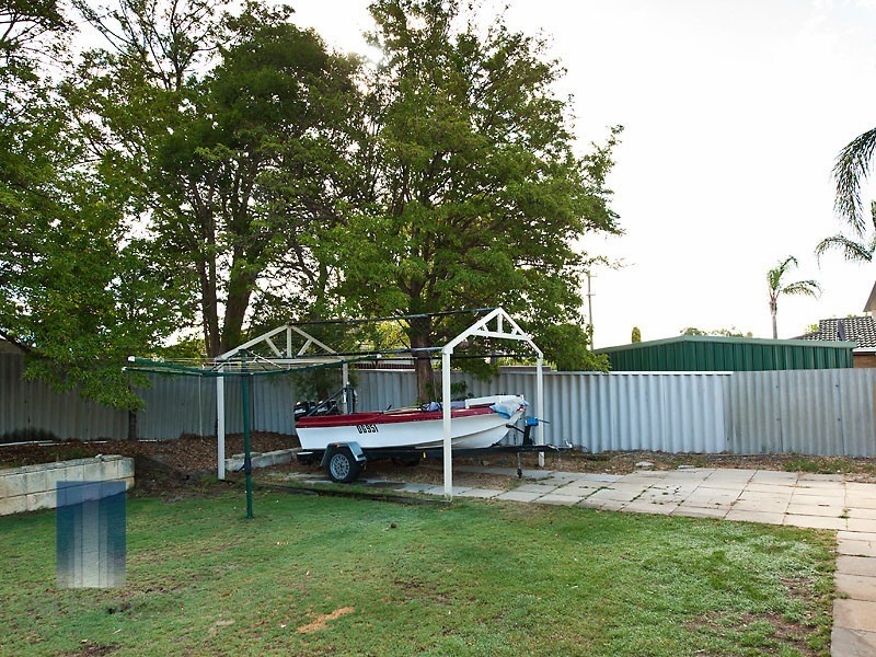 72 Lester Drive, Thornlie WA 6108