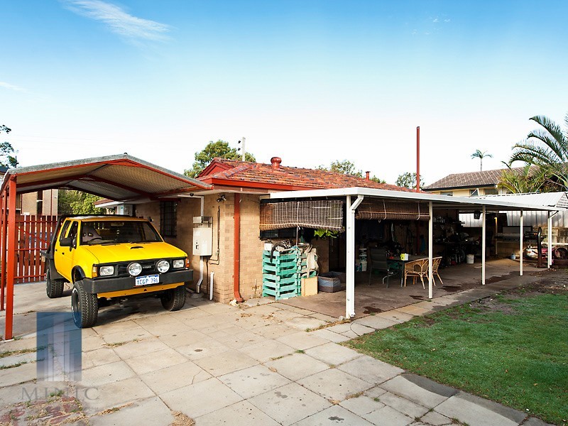 72 Lester Drive, Thornlie WA 6108