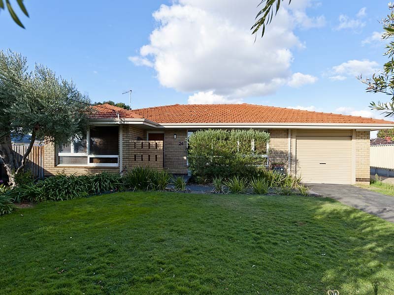 24 Tricourt Grove, Riverton WA 6148