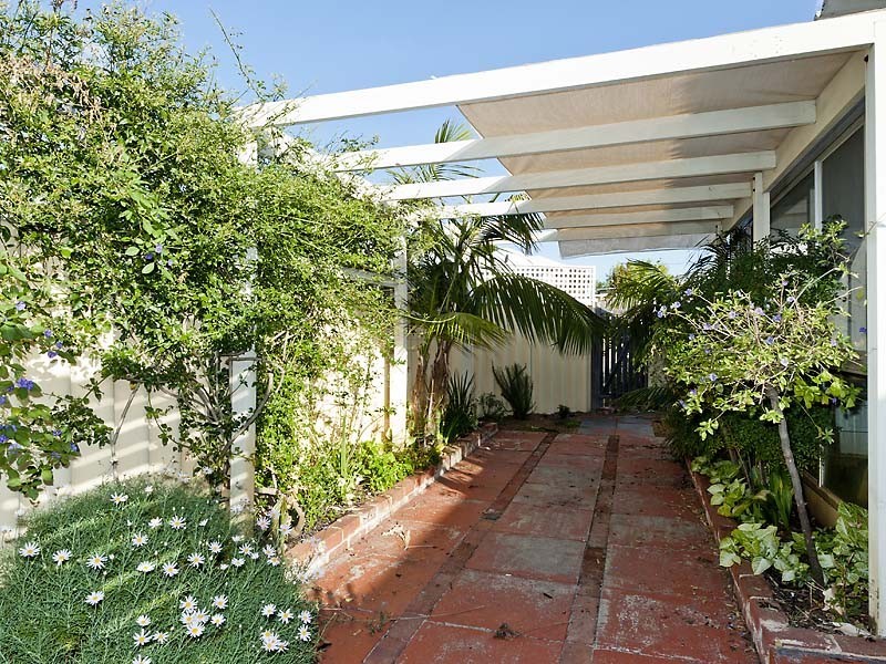 24 Tricourt Grove, Riverton WA 6148