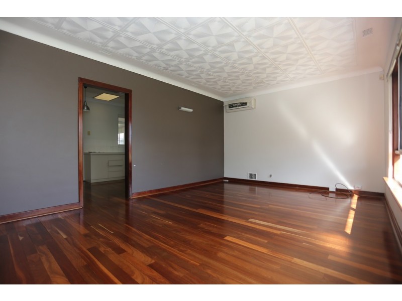 24 Tricourt Grove, Riverton WA 6148