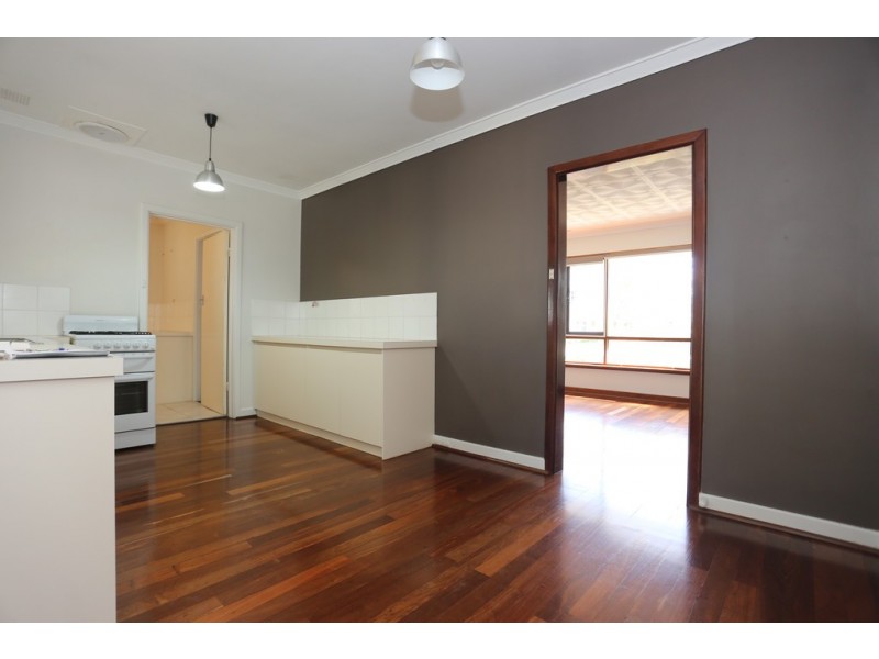 24 Tricourt Grove, Riverton WA 6148