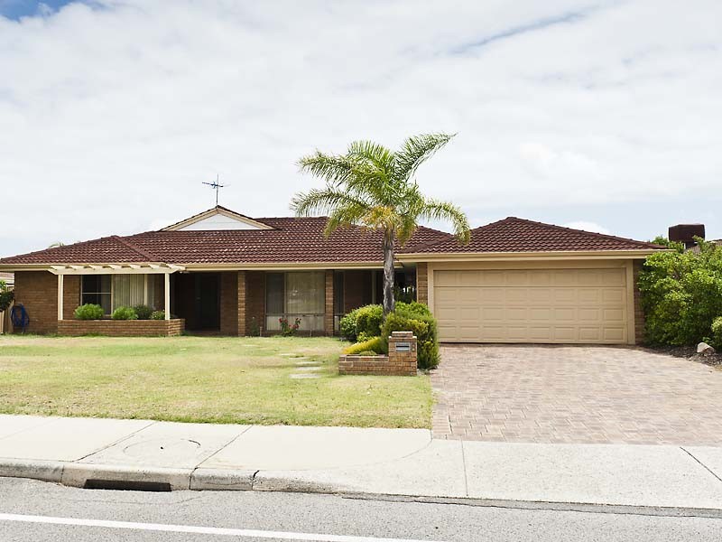 8 Gladstone Road, Leeming WA 6149