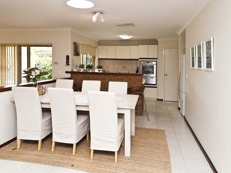 8 Gladstone Road, Leeming WA 6149