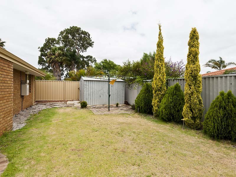 8 Gladstone Road, Leeming WA 6149