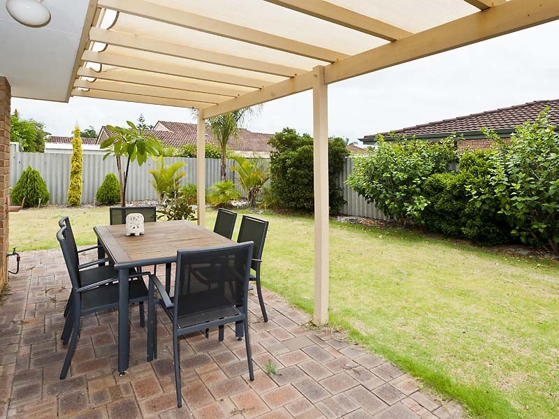 8 Gladstone Road, Leeming WA 6149