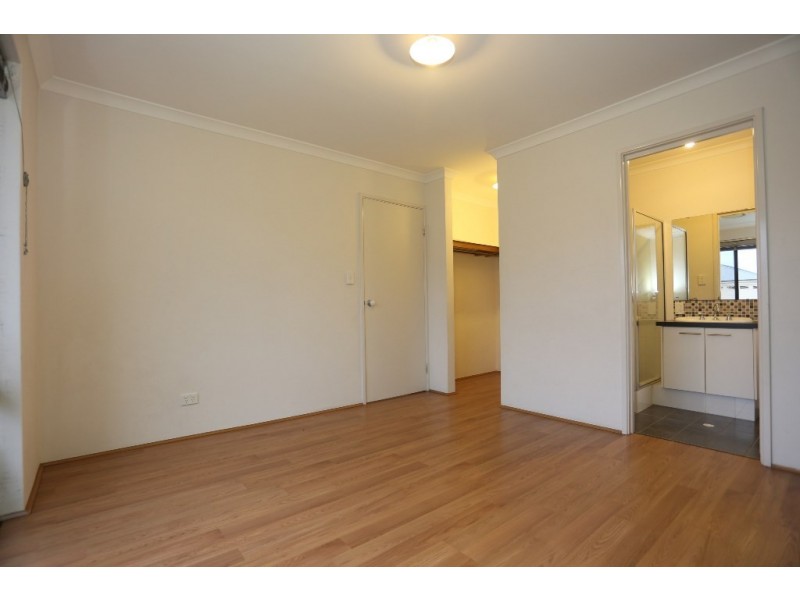 24 Farnaby Lane, Beckenham WA 6107