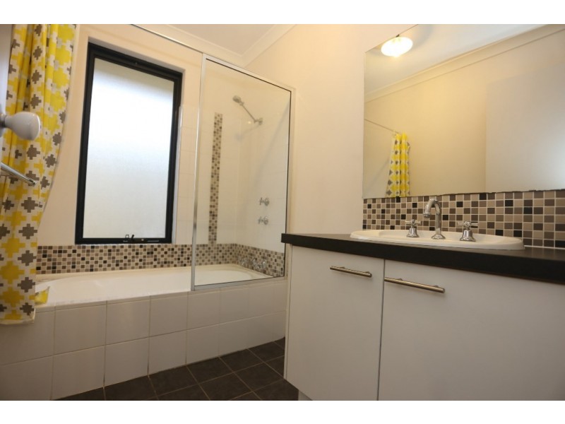 24 Farnaby Lane, Beckenham WA 6107