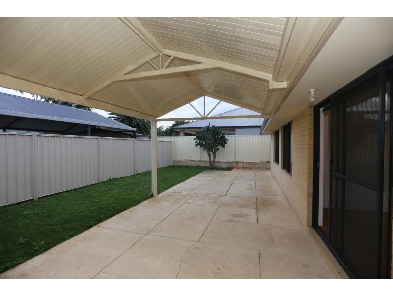 24 Farnaby Lane, Beckenham WA 6107