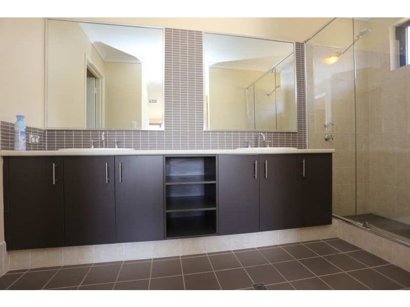 305 Tapper Road, Atwell WA 6164