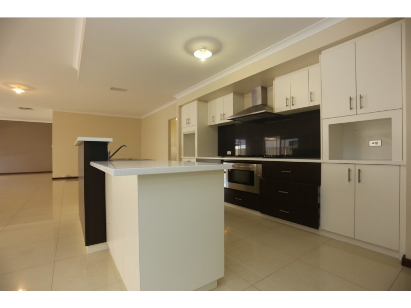 305 Tapper Road, Atwell WA 6164