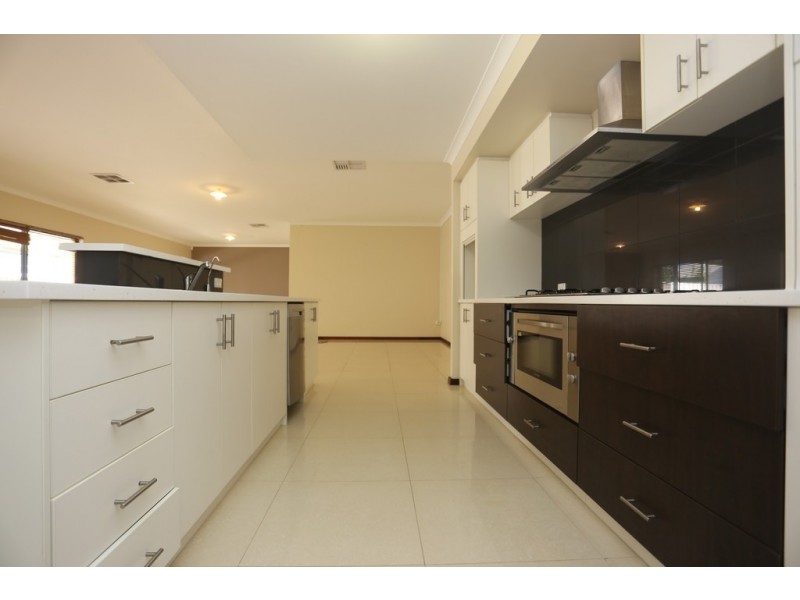 305 Tapper Road, Atwell WA 6164
