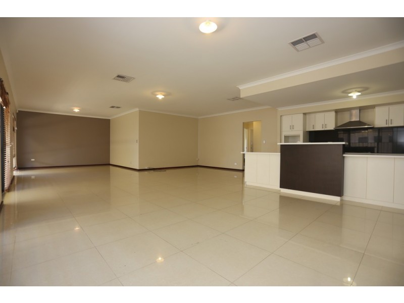 305 Tapper Road, Atwell WA 6164