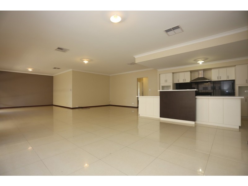 305 Tapper Road, Atwell WA 6164
