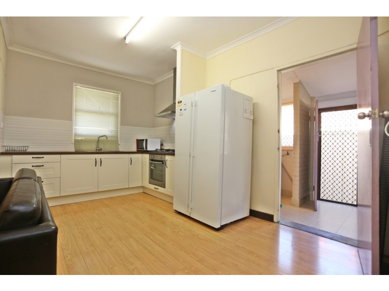18 EUREKA ROAD, Wilson WA 6107