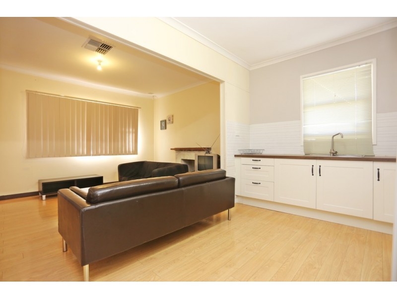 18 EUREKA ROAD, Wilson WA 6107
