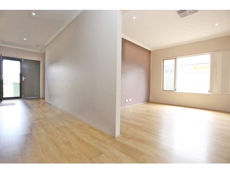 6 Reginald Street, Queens Park WA 6107