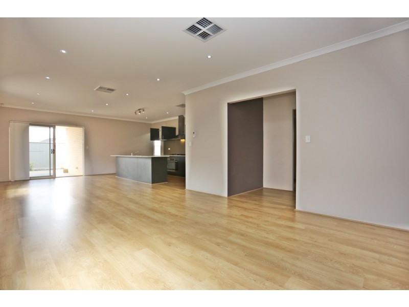 6 Reginald Street, Queens Park WA 6107