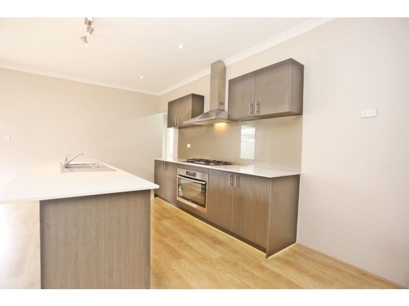 6 Reginald Street, Queens Park WA 6107