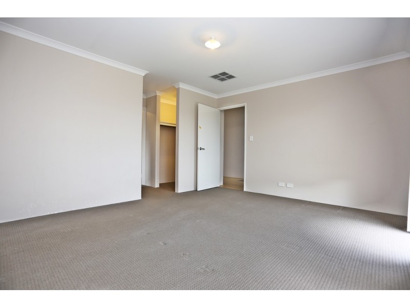 6 Reginald Street, Queens Park WA 6107