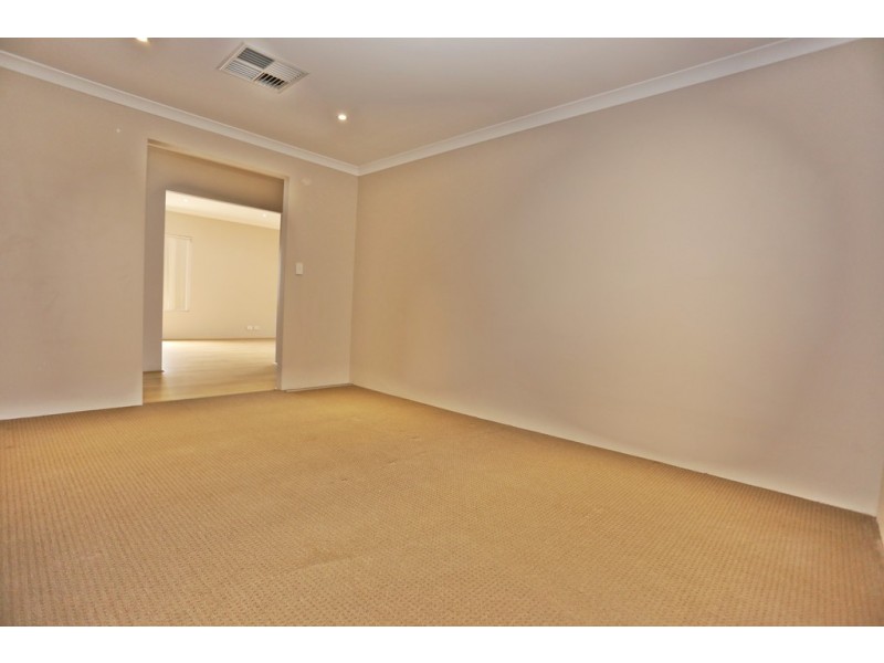 6 Reginald Street, Queens Park WA 6107
