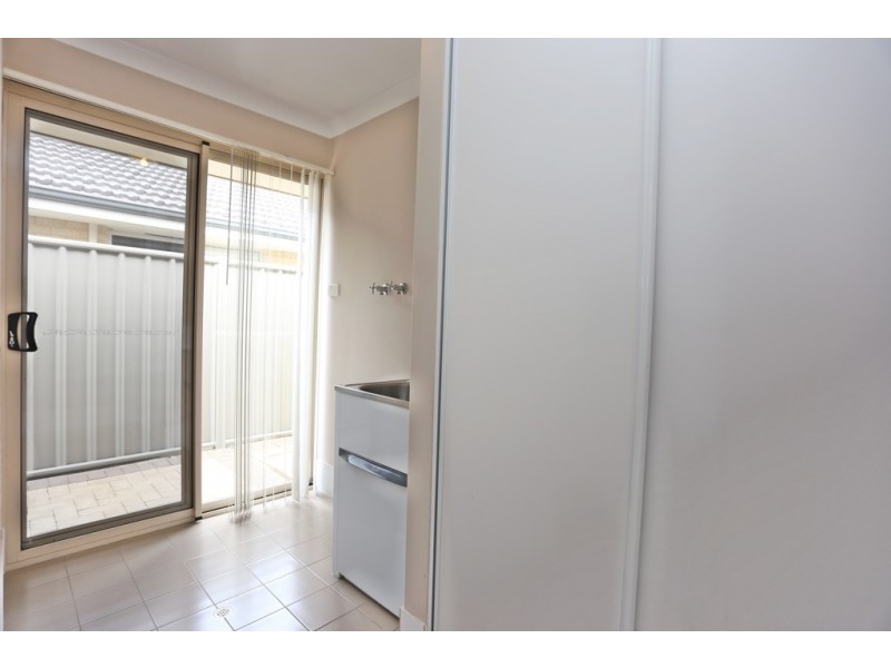 6 Reginald Street, Queens Park WA 6107