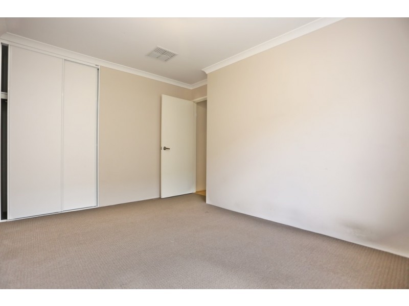 6 Reginald Street, Queens Park WA 6107