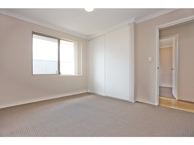 6 Reginald Street, Queens Park WA 6107