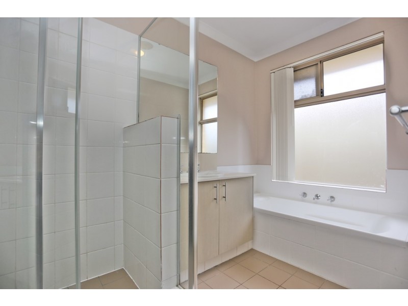 6 Reginald Street, Queens Park WA 6107