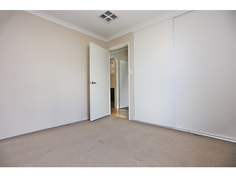 6 Reginald Street, Queens Park WA 6107