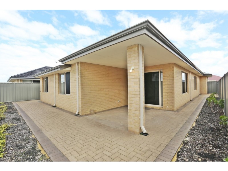 6 Reginald Street, Queens Park WA 6107