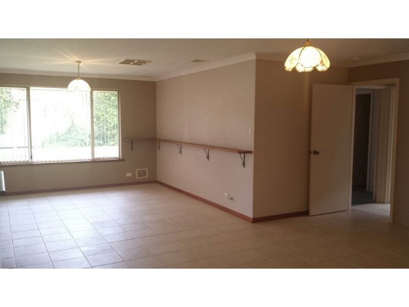 8 Brunswick Road, Thornlie WA 6108