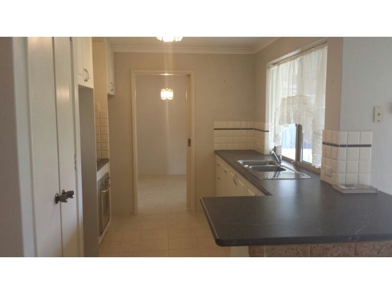 8 Brunswick Road, Thornlie WA 6108