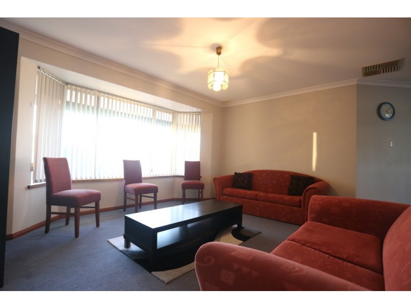 8 Brunswick Road, Thornlie WA 6108