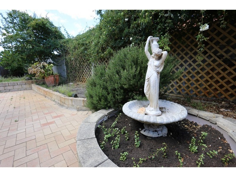 4 Clovelly Crescent, Lynwood WA 6147